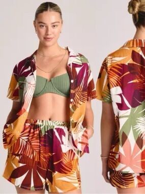 Vitamin A NWT Floral Linen Tropical Cover Up Button Down Blouse Top Size Small